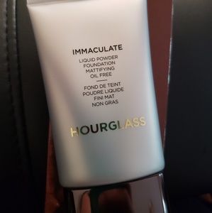 Hourglass immaculate liquid powder foundation